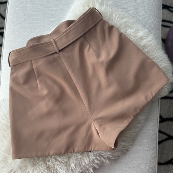 Maricela Short
Camila Coelho
Color: Nude Toffee
Size: S - Picture 10 of 16